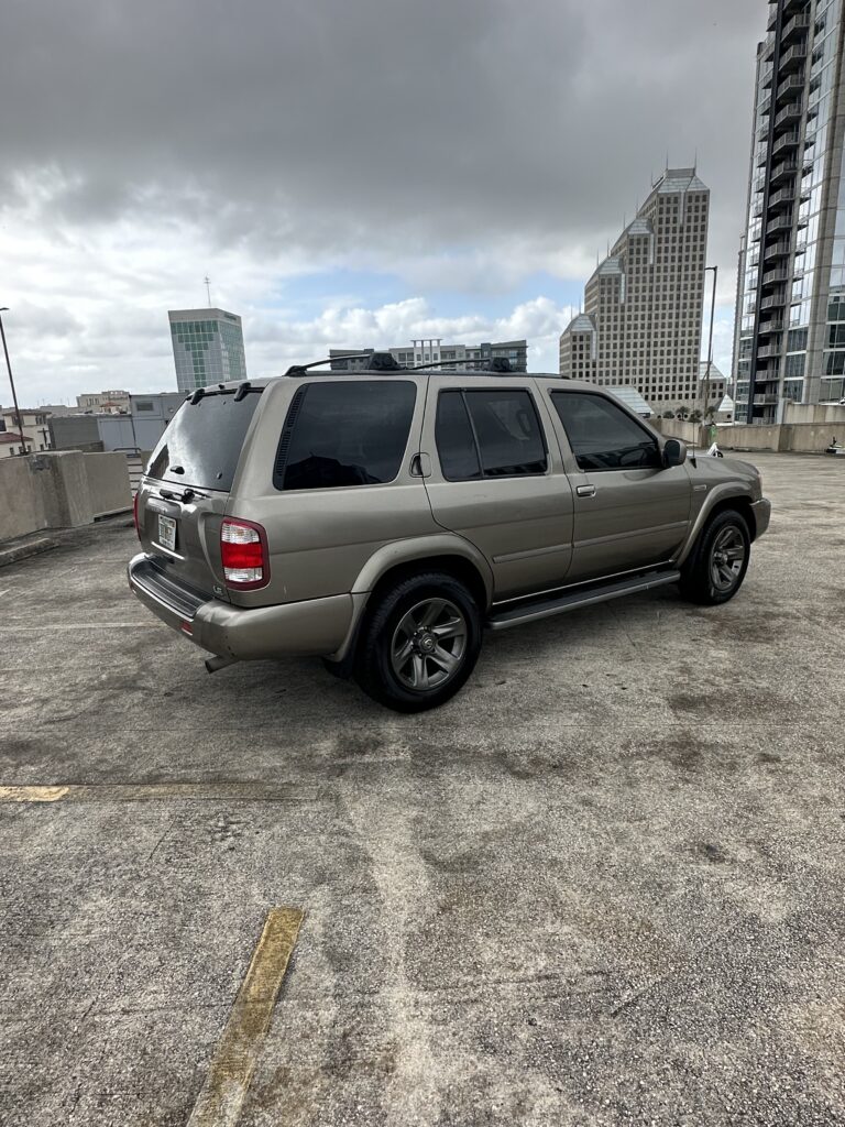 2004 Nissan Pathfinder Platinum Edition