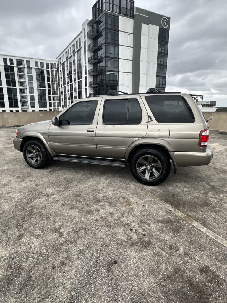 2004 Nissan Pathfinder Platinum Edition